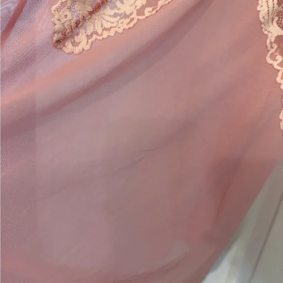 Wacoal Luxury Sleepwear Blush and Ivory Lace Chemise - Picture 5 of 6